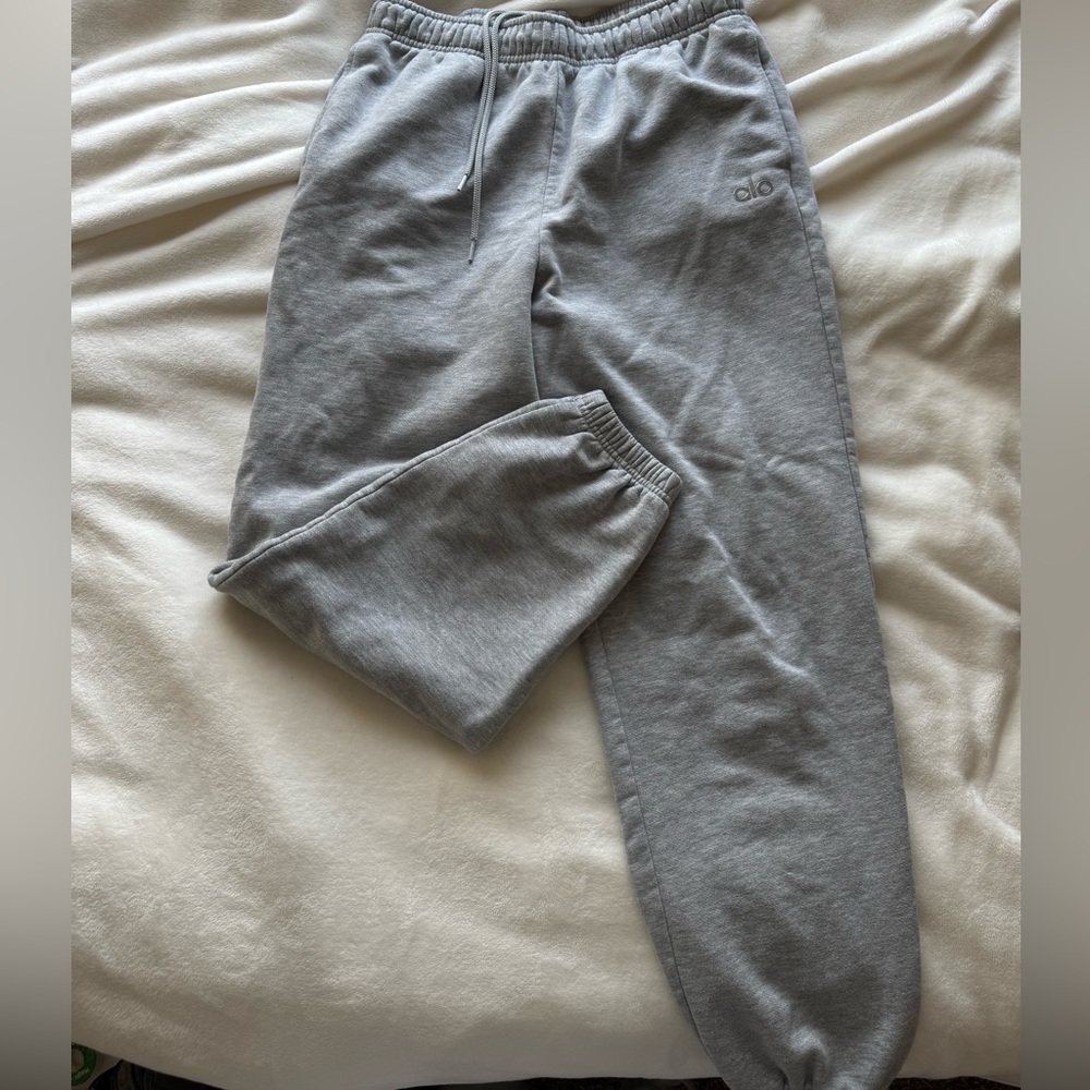 alo yoga gray sweatpants